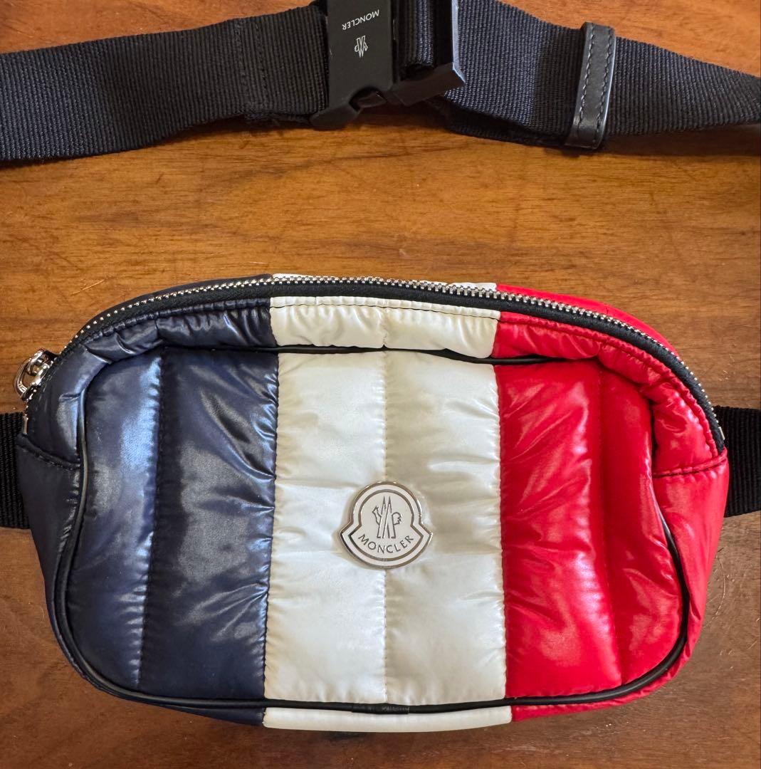 美品！MONCLER ポーチ