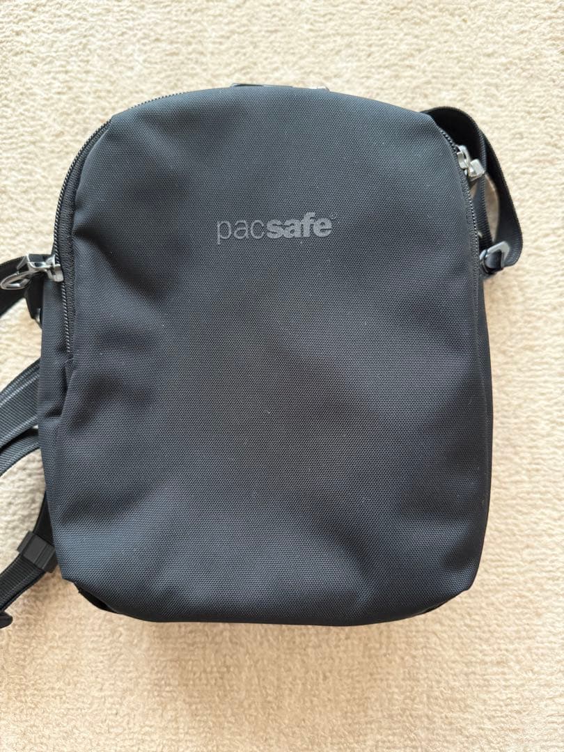 美品　Pacsafe パックセーフ Vコンパニオン クロスボディ
