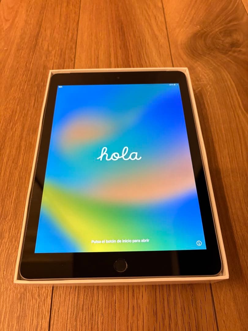 iPad 第6世代　32GB WiFi+Cellular