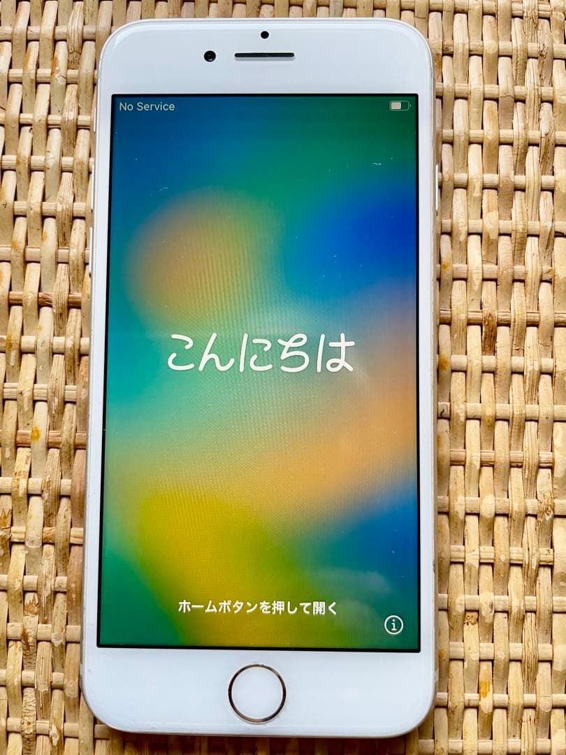 Apple iPhone 8 シルバー　simフリ－