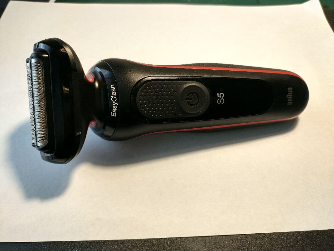 ほぼ新品★洗浄器付き★Braun シリーズ5 メンズ電気シェーバー良く切れます！