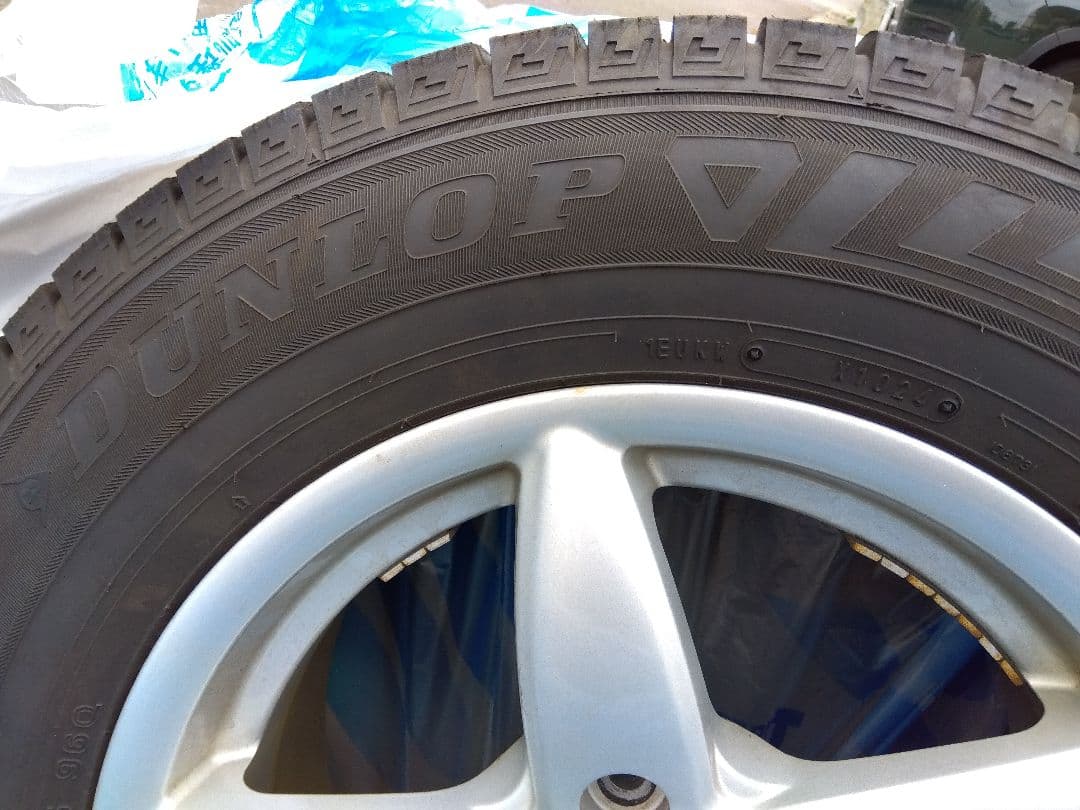 2024年製　VW ザ・ビートル　スタッドレスタイヤ 215/65R15