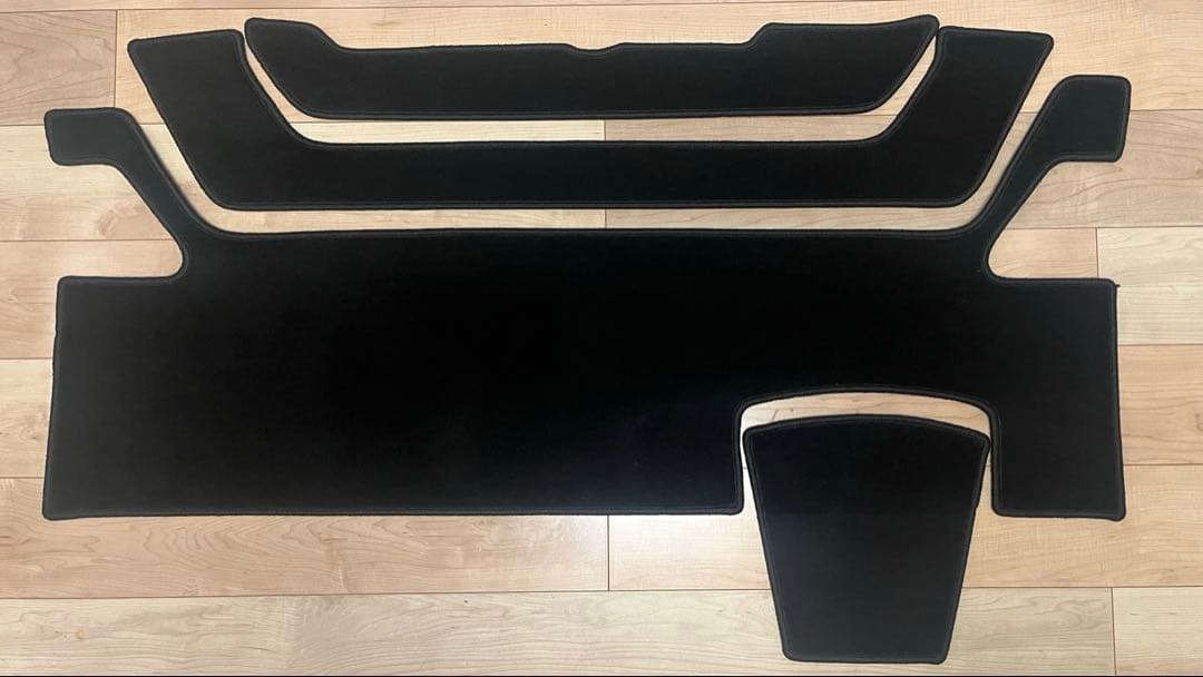 トヨタ　90系ヴォクシー・ノア　ダッシュボードマット　FJ CRAFT