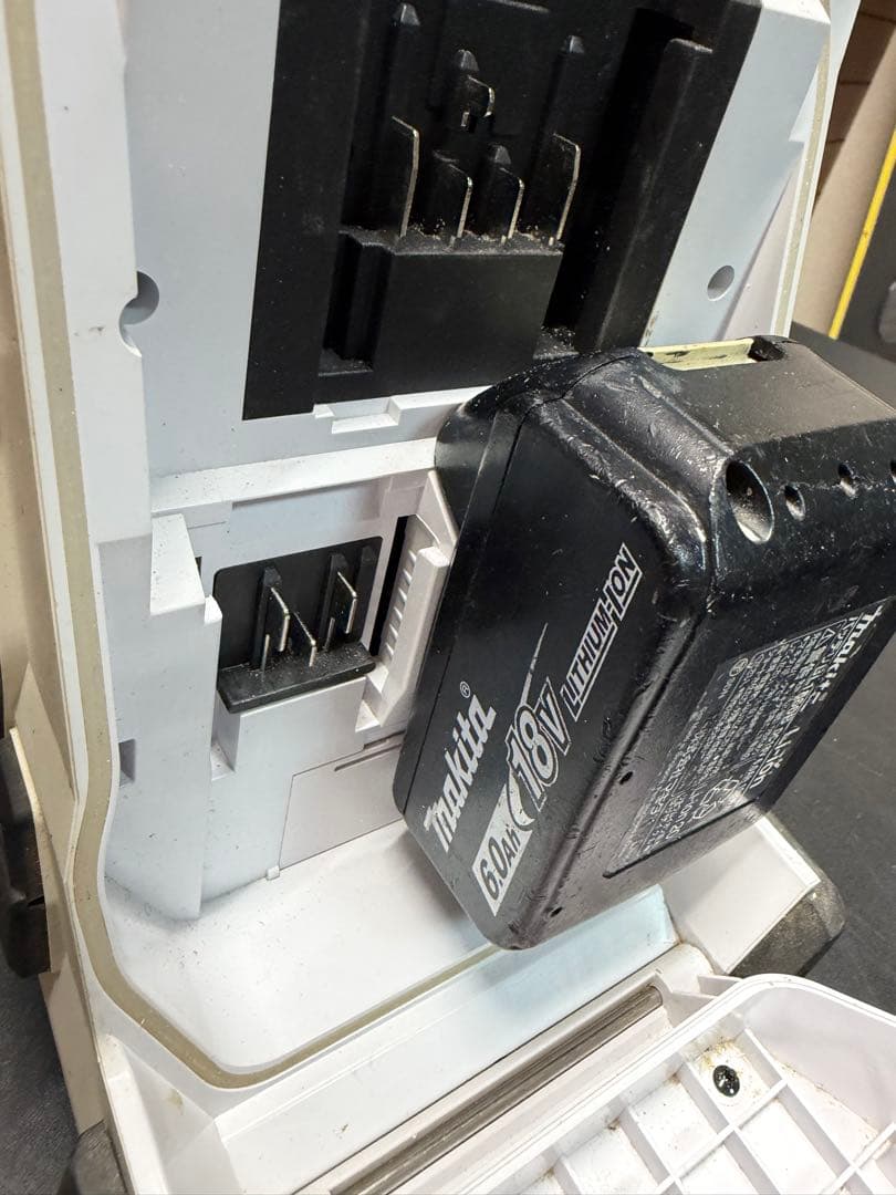 Makita ラジオMR001GZW