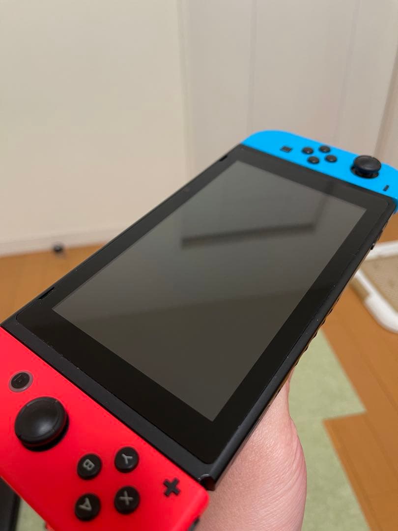 Switch本体　周辺機器　オマケ(純正ケース&縦型充電スタンド)