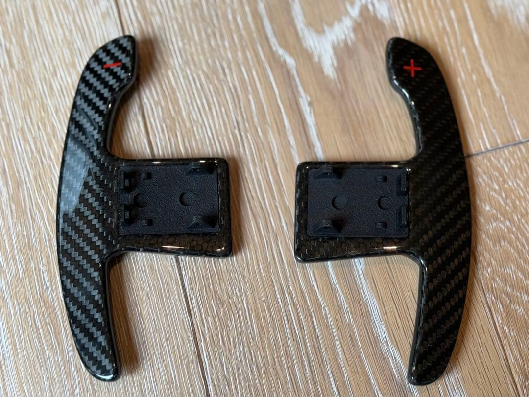 カーボン・パドルシフト＆純正カーボン・ステアリング・ホイール・トリム