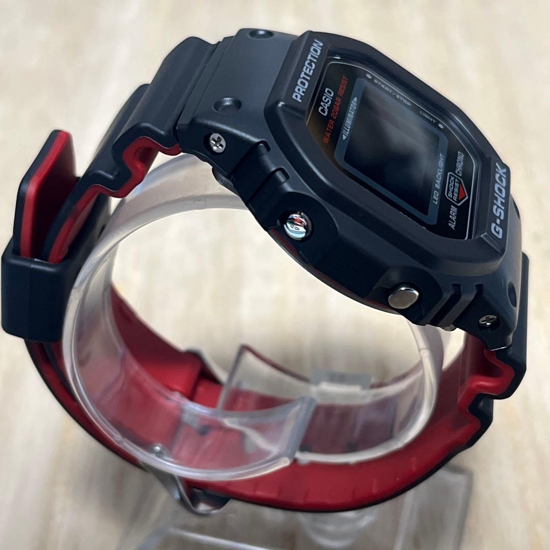 必見★未使用人気モデル極美品G-SHOCK DW-5600UHRブラック×レッド
