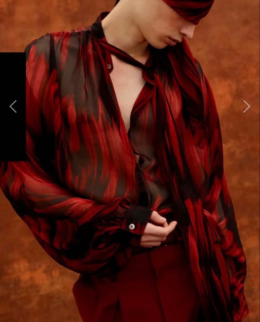 HEoS 22FW シルク赤黒パターン長袖シャツ