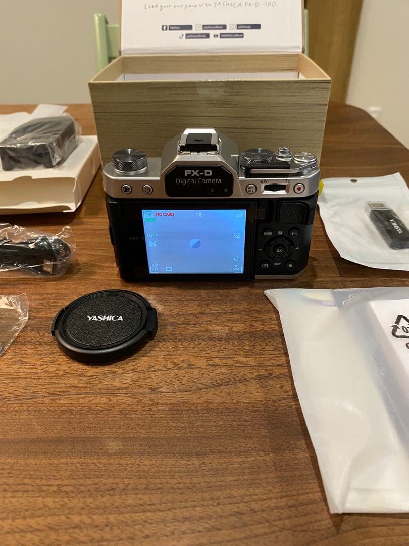 YASHICA FX-D100デジタルカメラ 28mmレンズ付　ほぼ新品