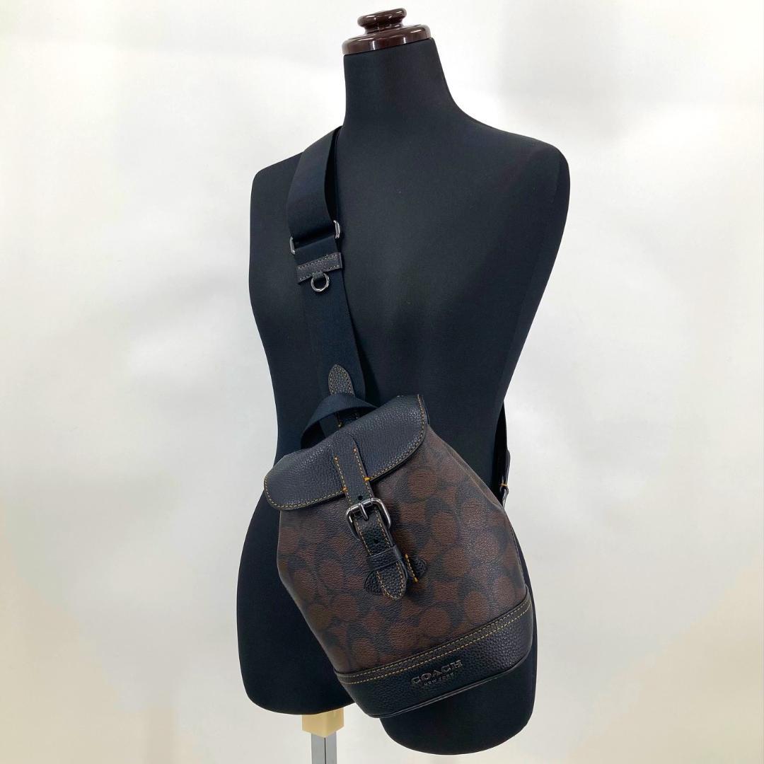 極美品　COACH　ボディバッグ　ハドソン スモール パック シグネチャー