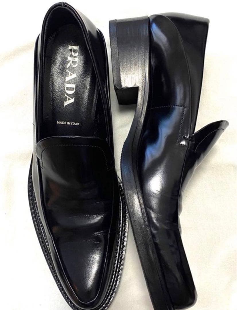 PRADA 37.5 ローファー