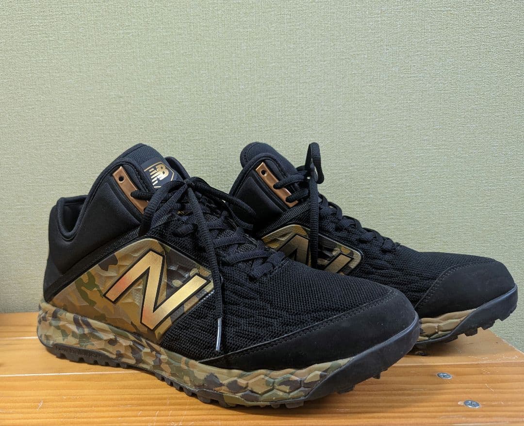 New Balance ブラック/ゴールド ハイカットシューズ