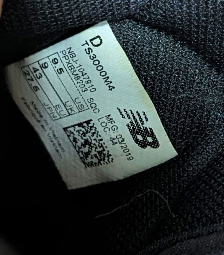 New Balance ブラック/ゴールド ハイカットシューズ