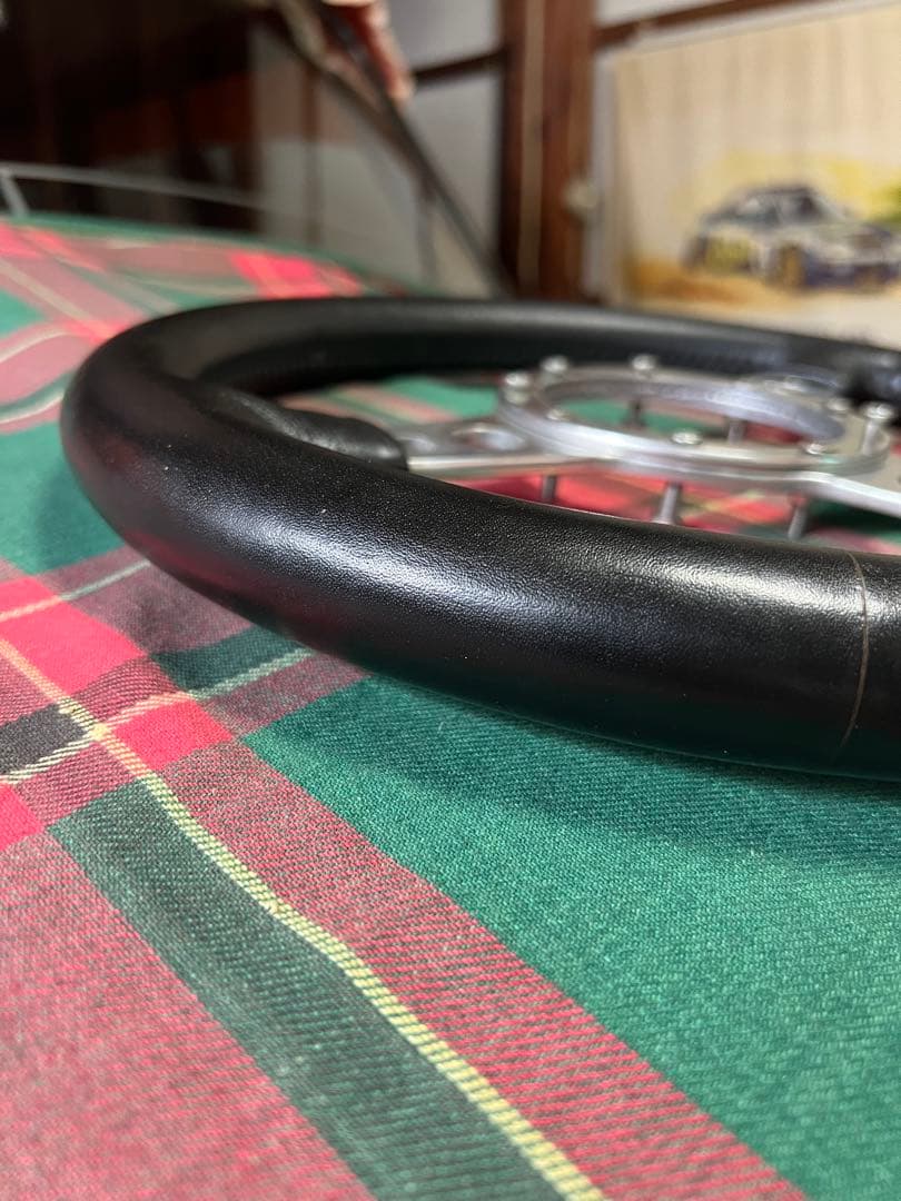 モトリタステアリング35センチ革の状態も良く良いステアリングです。