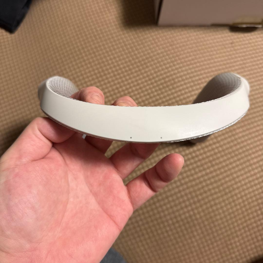 ウェアラブルネックスピーカー　FF7限定モデル