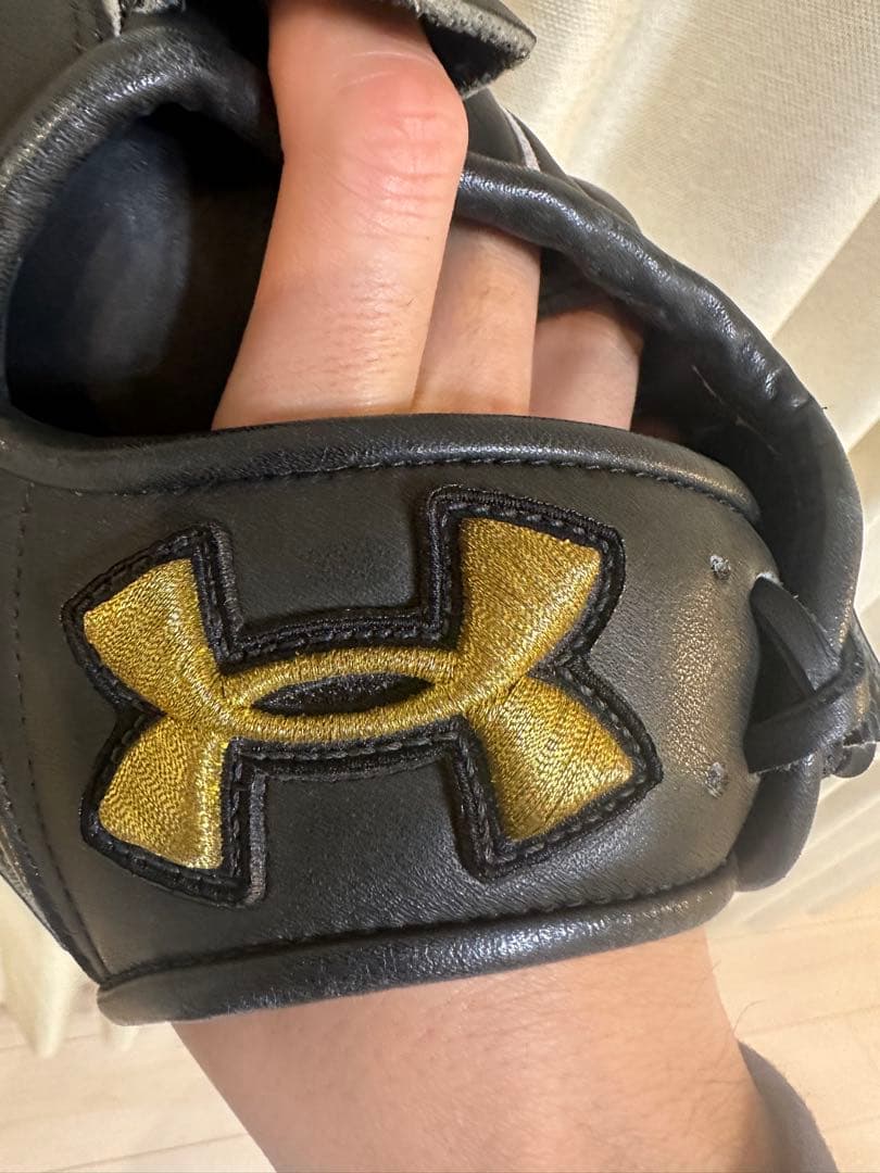 ア*ン様 【即戦力】Under Armour 軟式グローブ 黒　投手用　左投げ