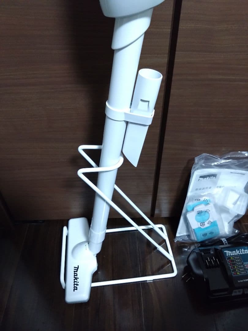マキタ コードレススティッククリーナー スタンド付き CL107FDSHW