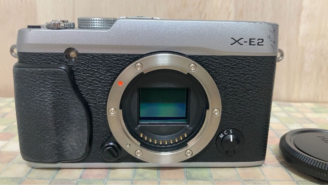 Fujifilm X-E2 ボディ　ミラーレス一眼カメラ