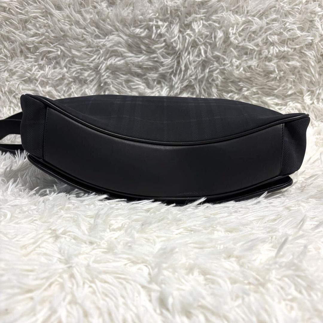 ✨新品未使用/付属品付✨バーバリーロンドン メッセンジャーバッグ ノバチェック