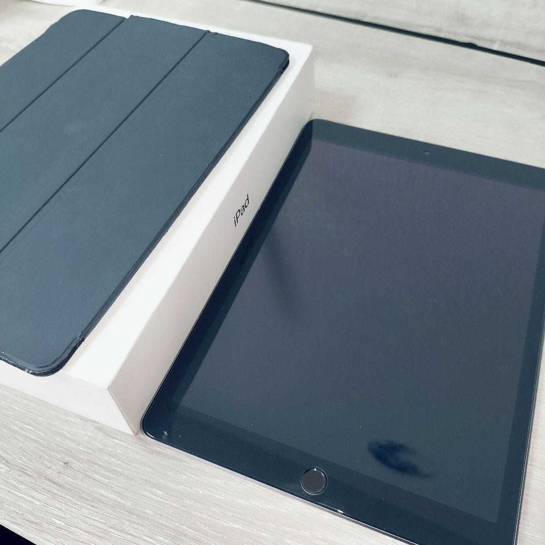 iPad 第8世代 128GB スペースグレー 本体 カバー キーボード 付き