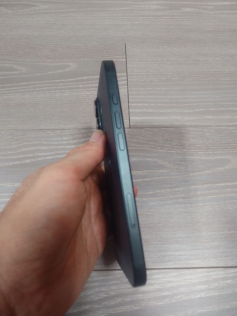 美品　Apple iPhone 16 ブラック 256GB