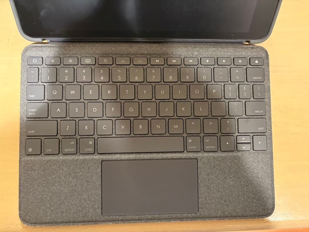 Apple iPad 第9世代　スペースグレー 本体 + キーボード付き