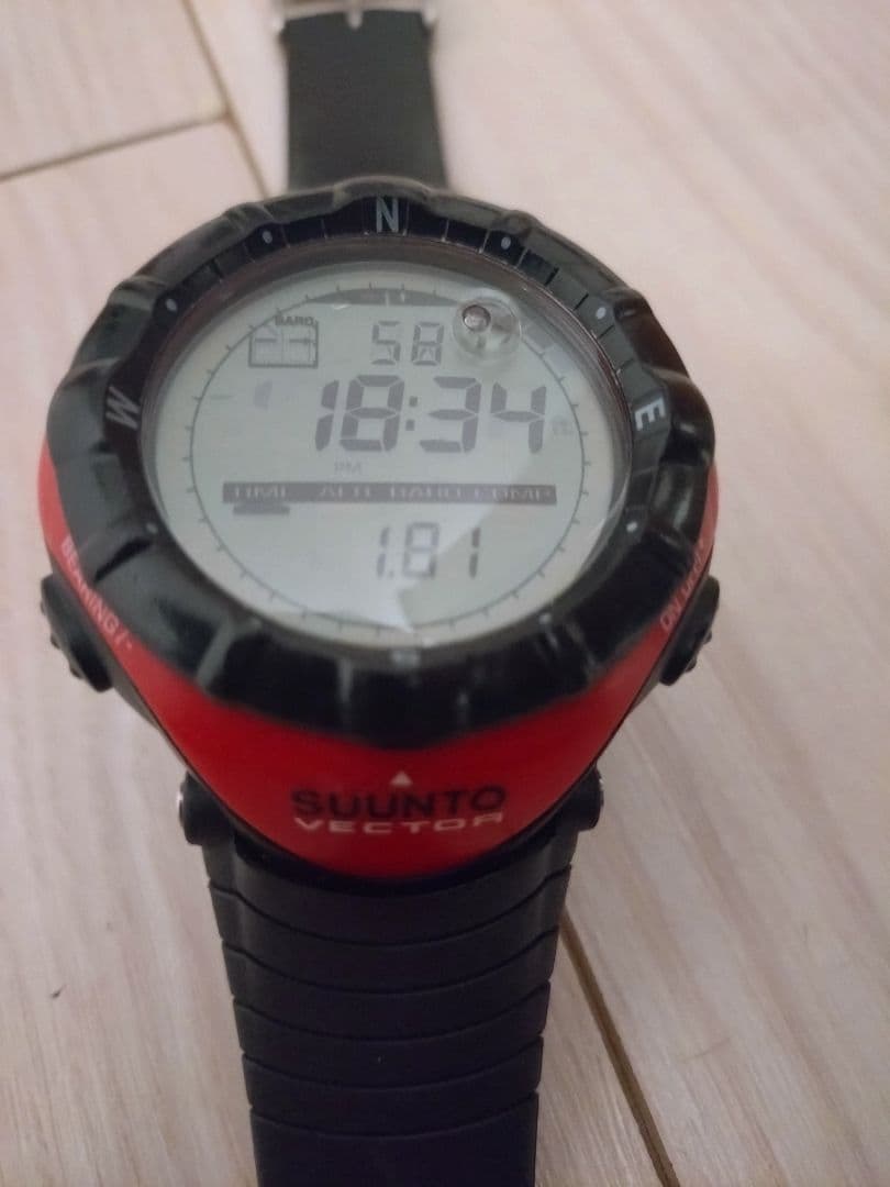 美品 初期型 レア SUUNTO スント VECTOR ベクター 赤 RED