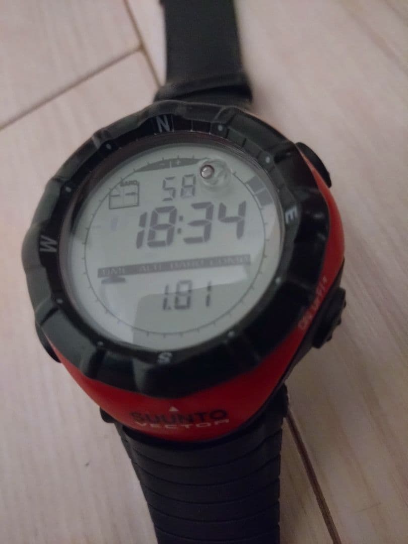 美品 初期型 レア SUUNTO スント VECTOR ベクター 赤 RED