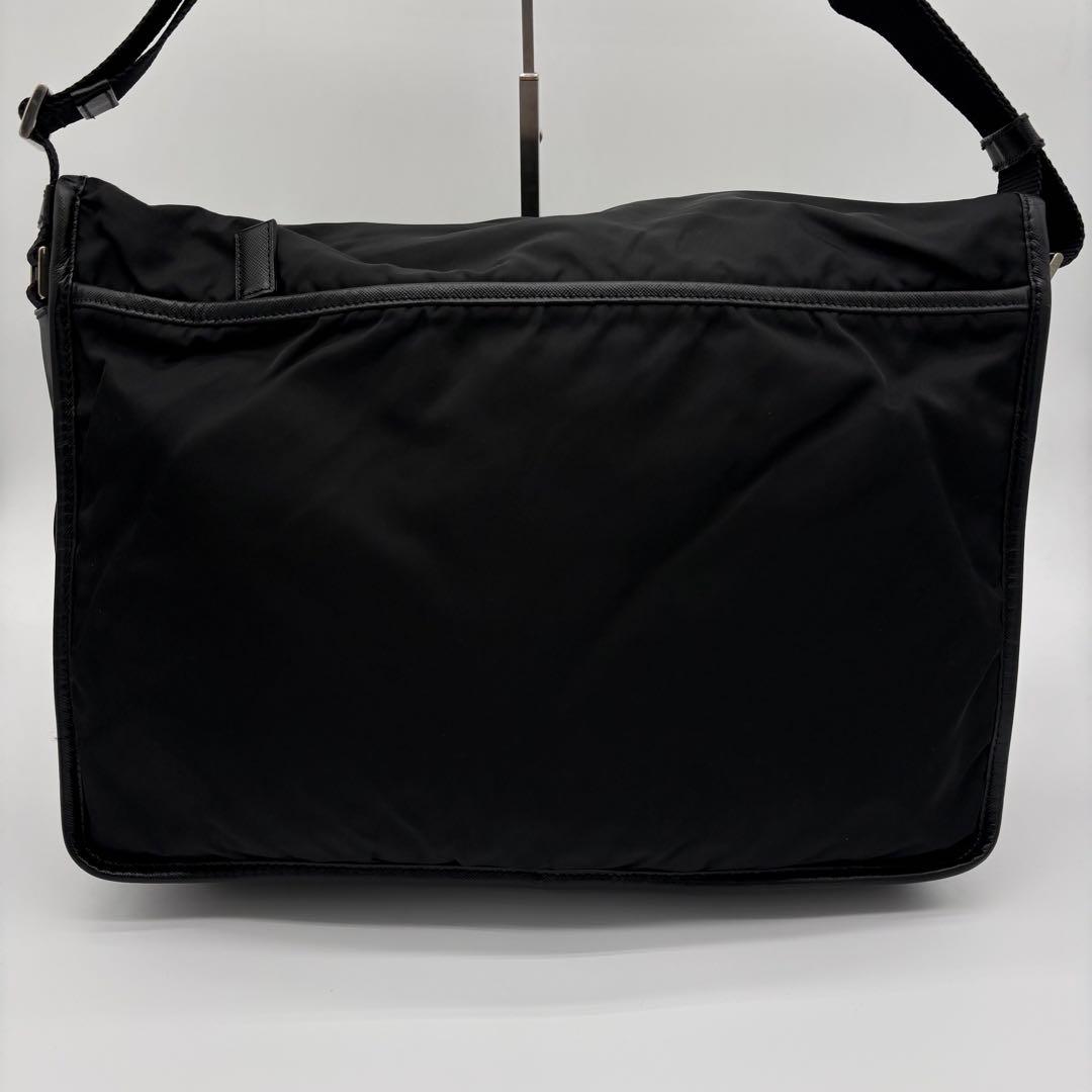 美品✨プラダ メッセンジャーバッグ ギャランティ　サフィアーノ 三角ロゴ 大容量