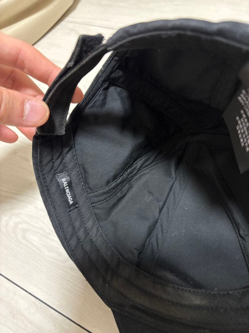 BALENCIAGA 黒 ベースボールキャップ