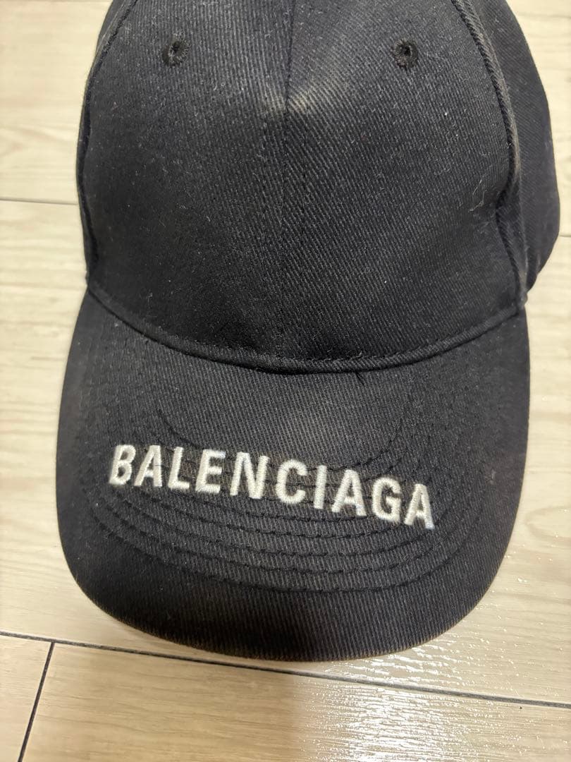 BALENCIAGA 黒 ベースボールキャップ
