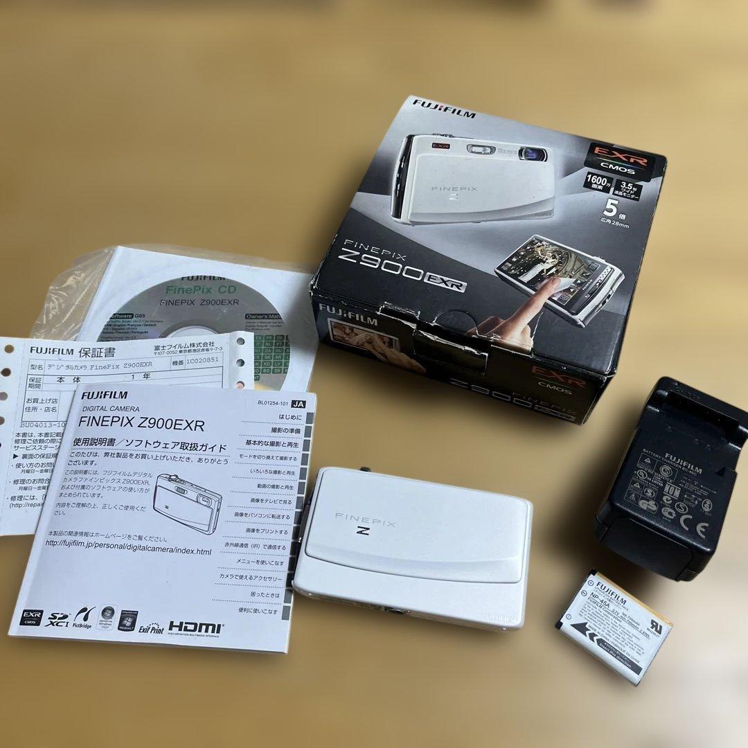 Fujifilm FinePix Z900EXR ホワイト