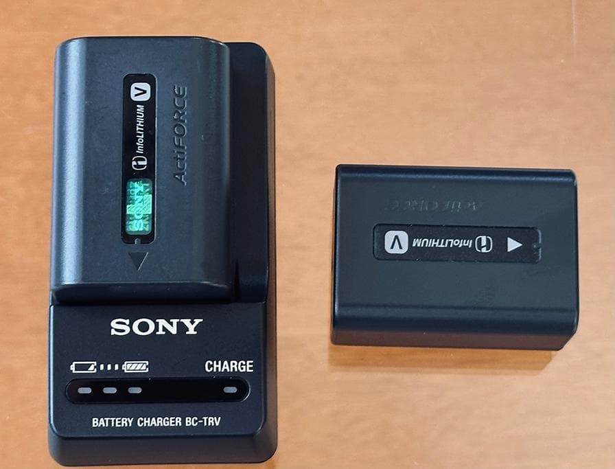 SONY HDR-PJ540 ビデオカメラ 純正バッテリー２個付