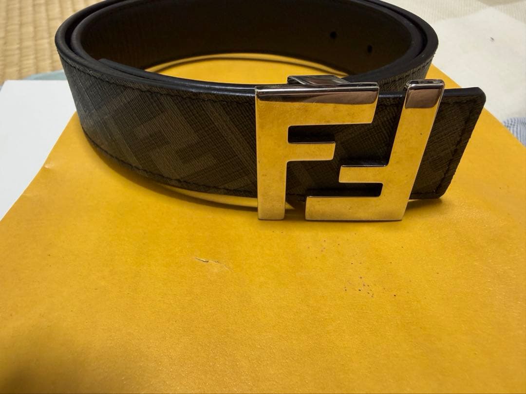 本日中のみ表示金額✨FENDI スクエアベルト Fロゴ　リバーシブル