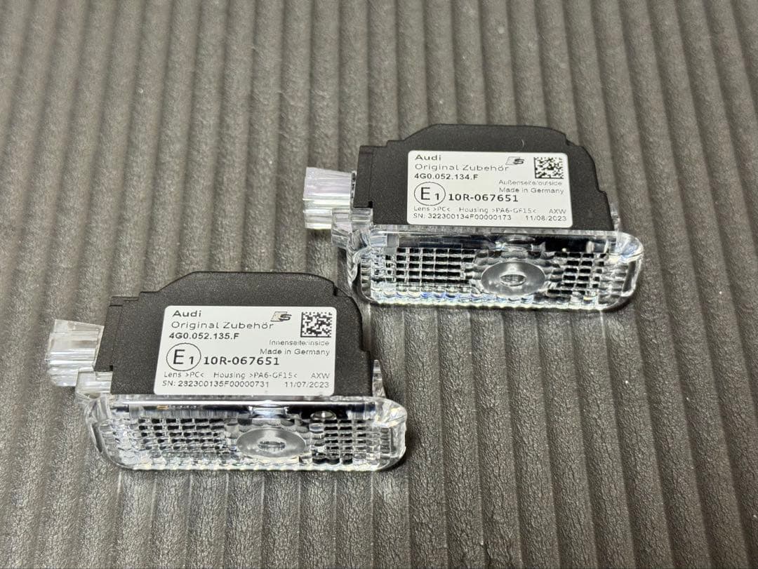 美品 アウディ ドアエントリーライト Sロゴマーク 2個セット