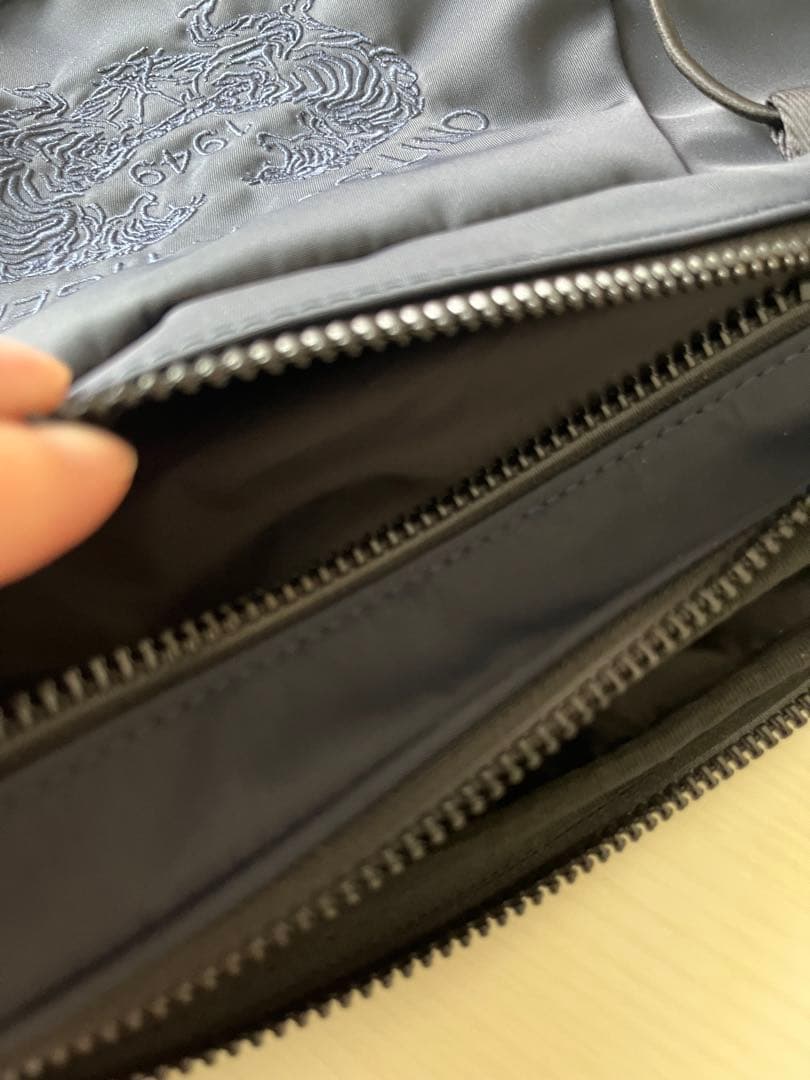 【美品】ONITSUKA TIGER メッセンジャーバッグ ネイビー 刺繍ロゴ