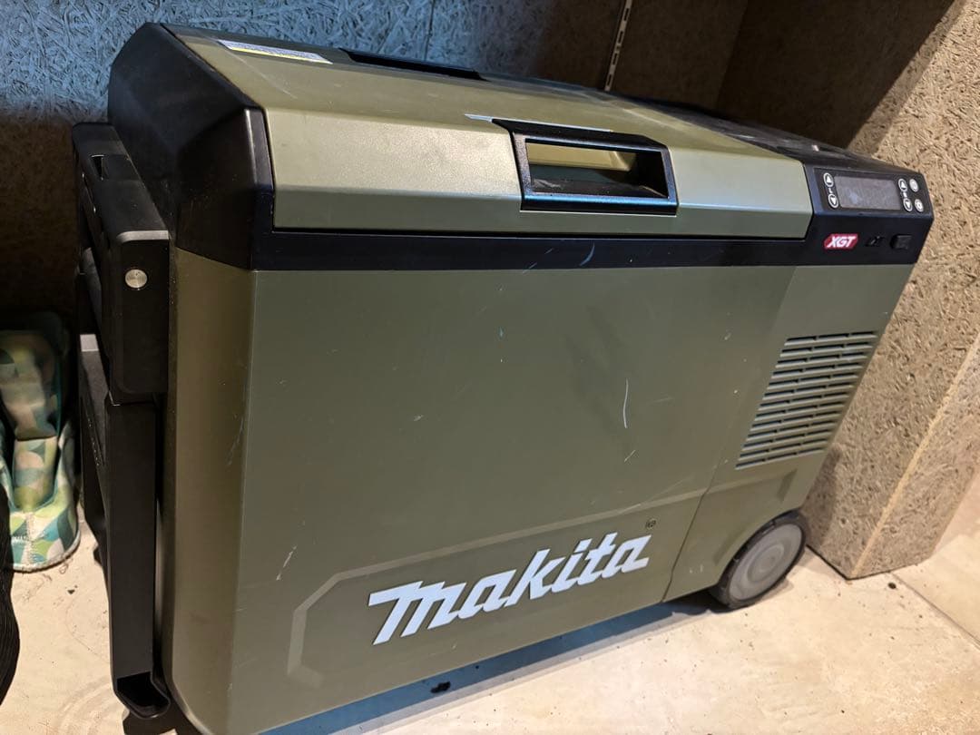 Makita 保冷温庫　両開き　仕切り付き　バッテリーなし