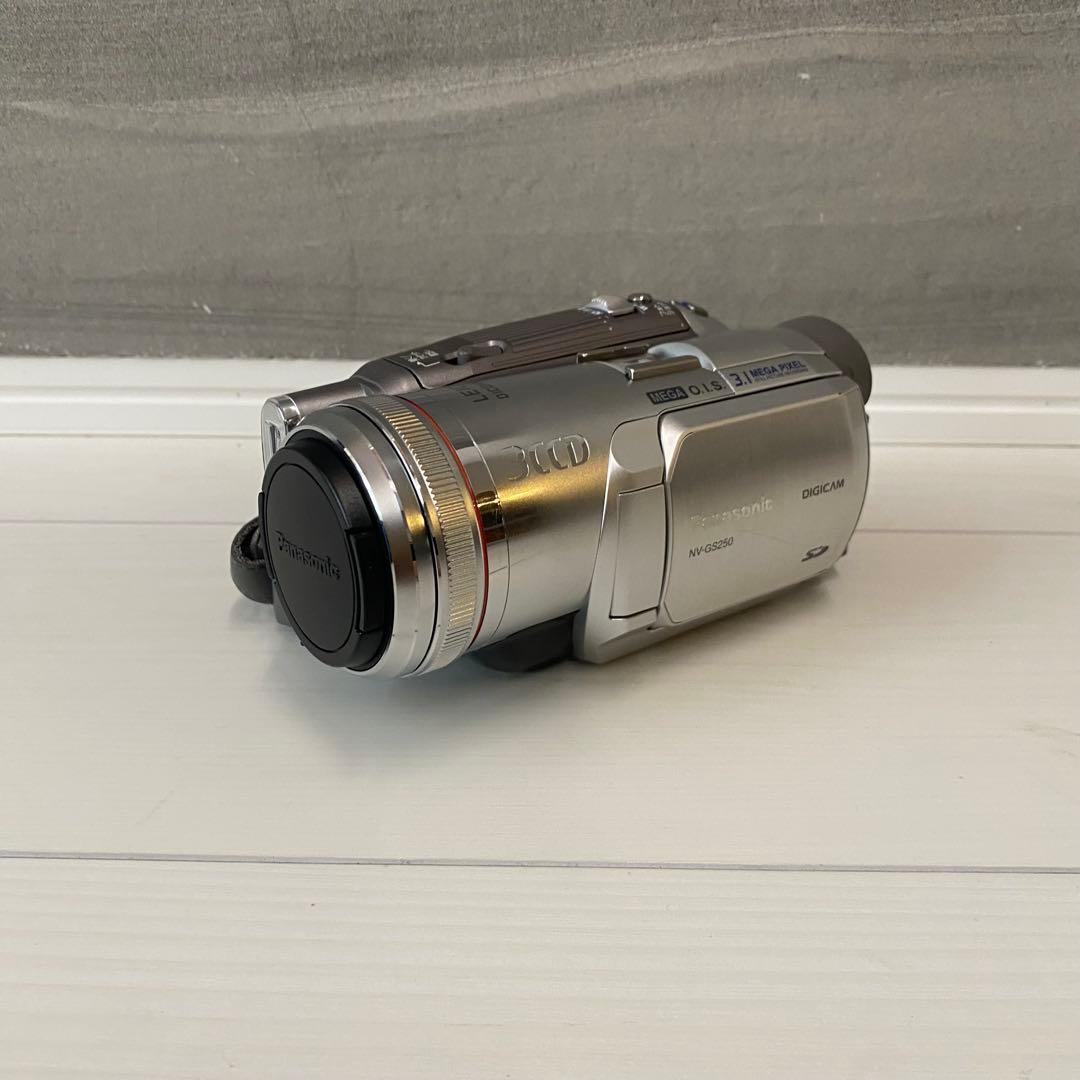 【美品】 Panasonic パナソニックNV-GS250-S ビデオカメラ