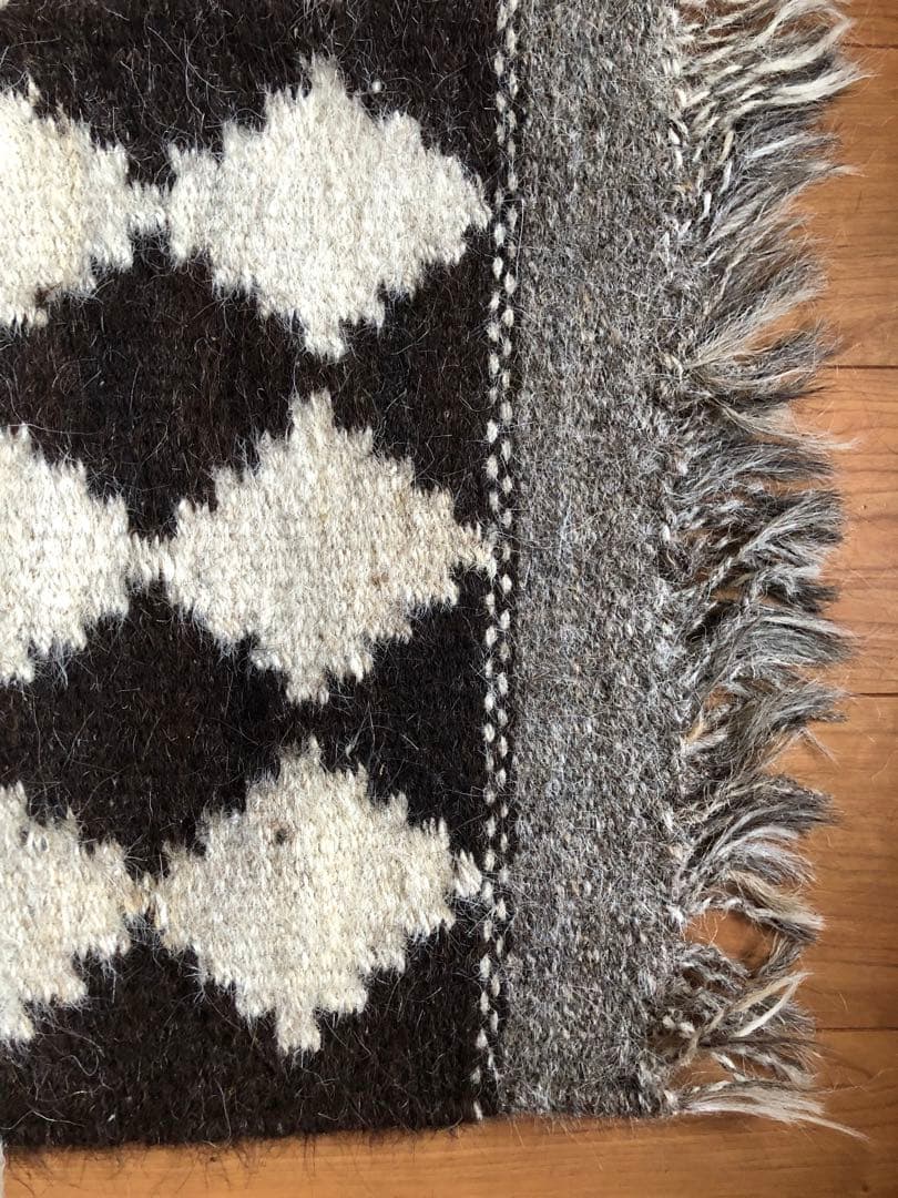 希少・美品 西ヒマラヤのヤクの手織ラグ　約95×166cm