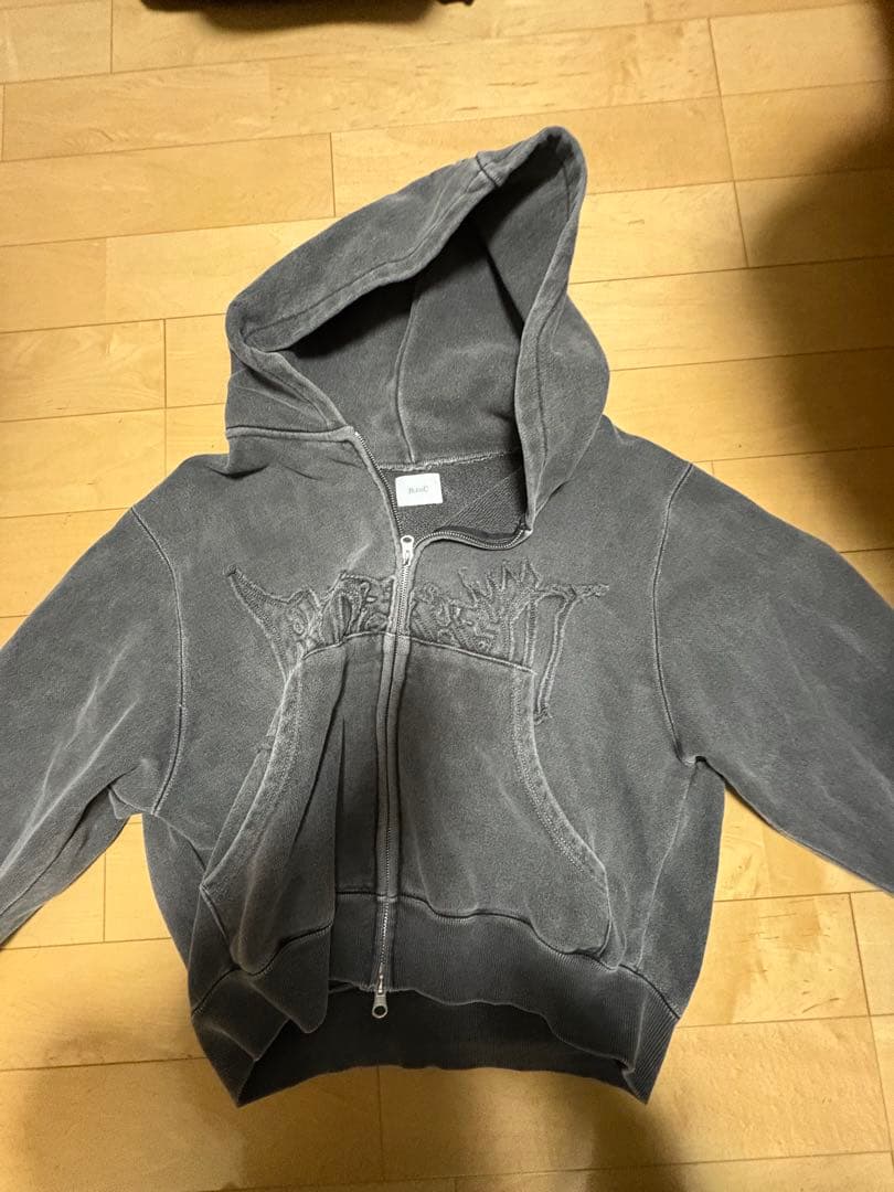 knn.cha ブレスユージップパーカー黒