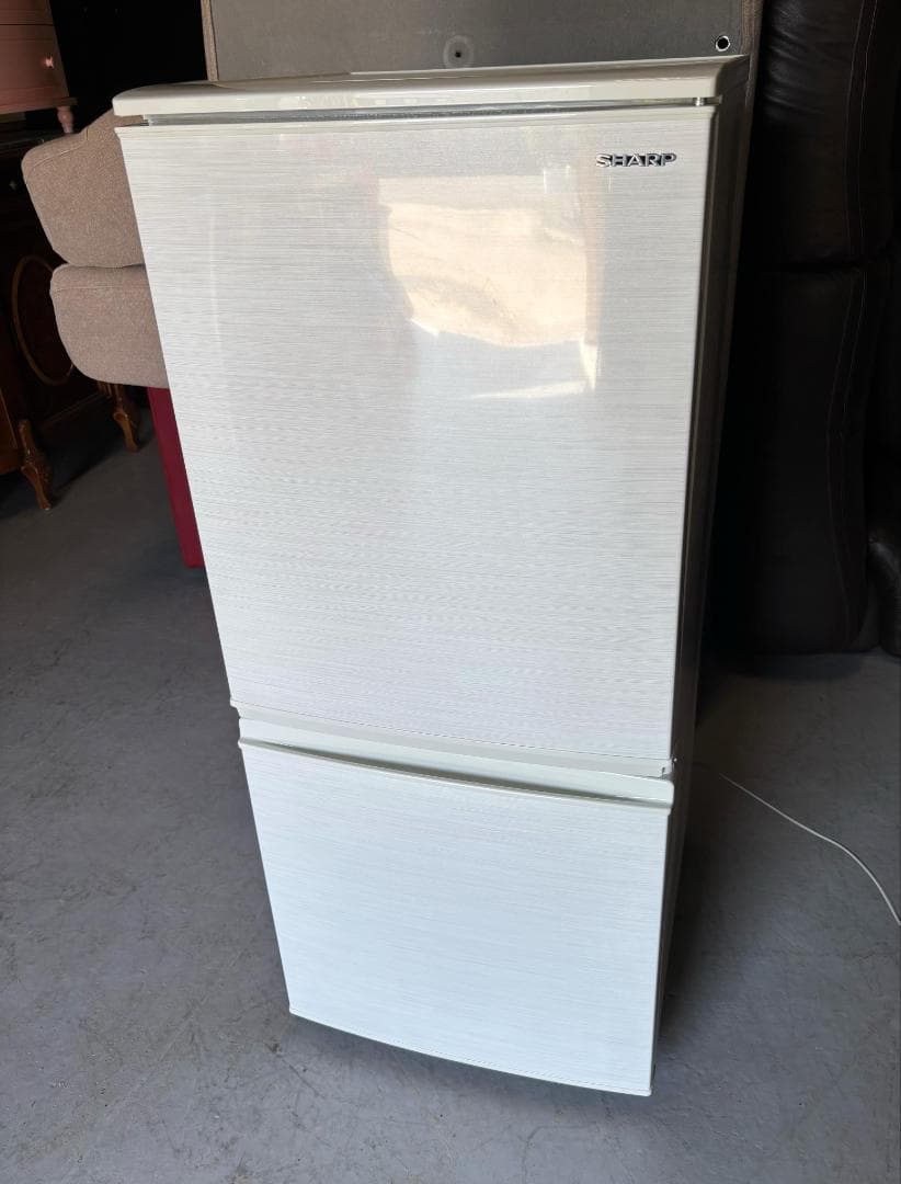 SHARP 冷蔵庫 2ドア137L どっちもドアSJ-D14E-W 2019年製