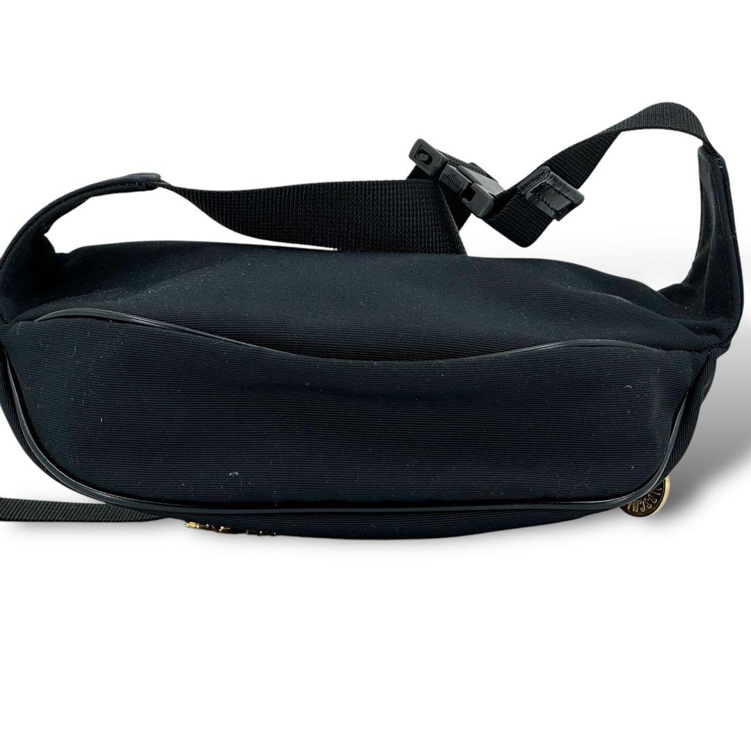希少 未使用級 モスキーノ ビックロゴ ウエストバッグ ボディバッグ G金具
