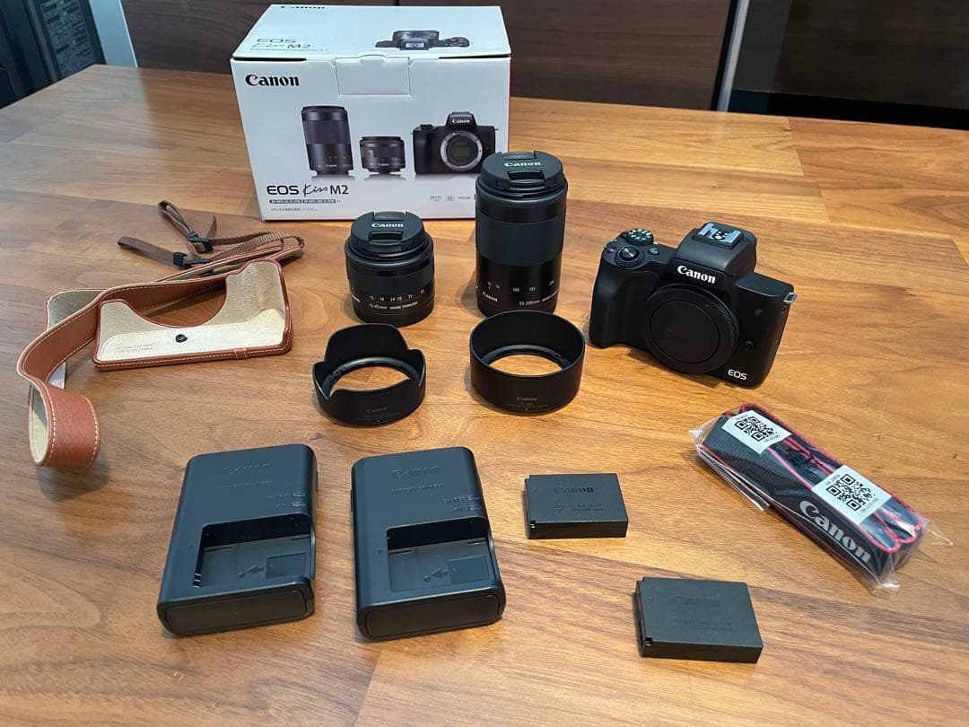 【美品】Canon EOS Kiss M2 ダブルズームキット　ミラーレス