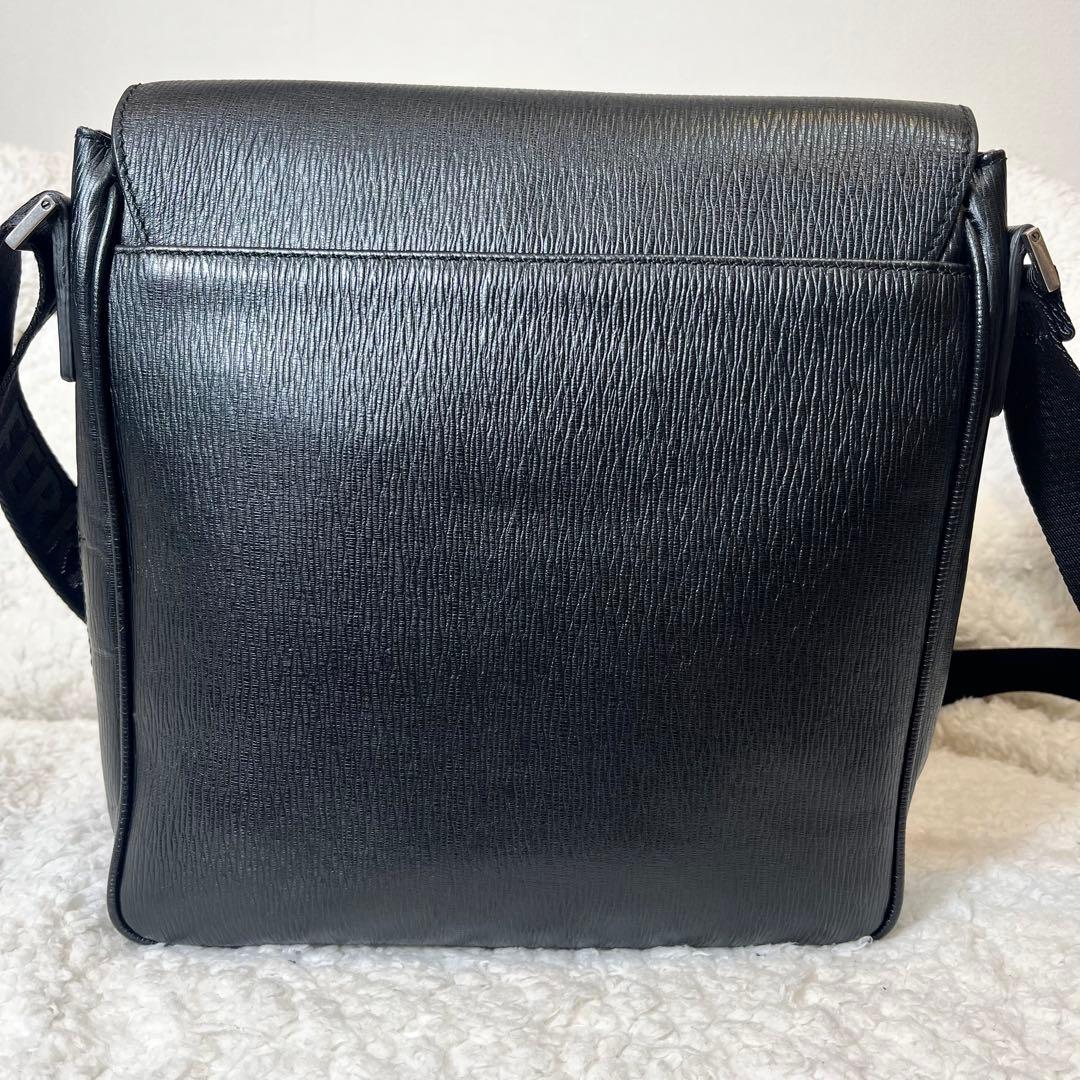 Salvatore Ferragamo ショルダーバッグ 黒 レザー　フェラガモ