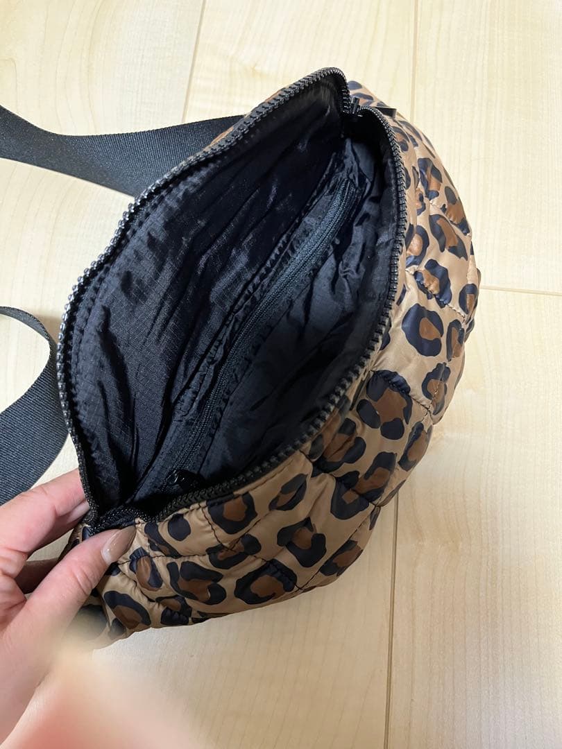 ⭐︎美品⭐︎UGG ヒョウ柄 ボディバッグ