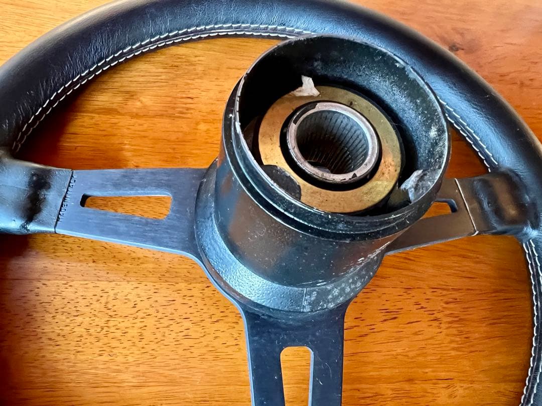 ABARTH ステアリングホイール 3本スポーク　ボス付