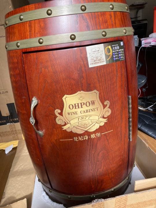 アンティークな樽型デザインのワインクーラーです。(赤字値段)