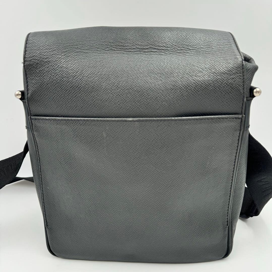 LOUIS VUITTON タイガ　メッセンジャーバッグ　ブラック　レザー