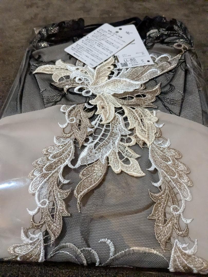 川*硝様 ワコール、サルート、92グループスリップLL希少サイズ新品。