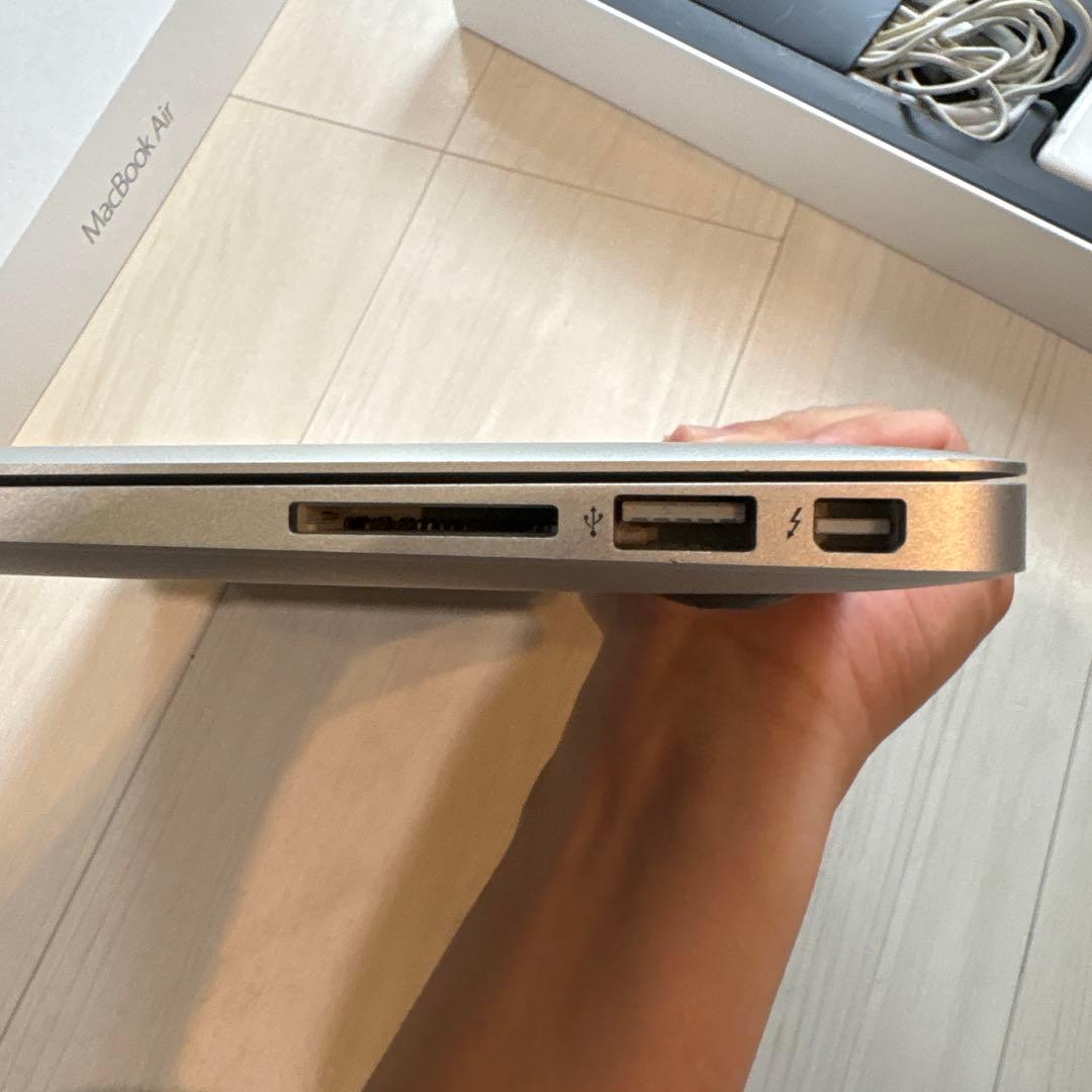 【Apple MacBook Air13】本体 充電器付属